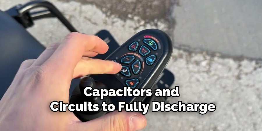 Capacitors and
Circuits to Fully Discharge