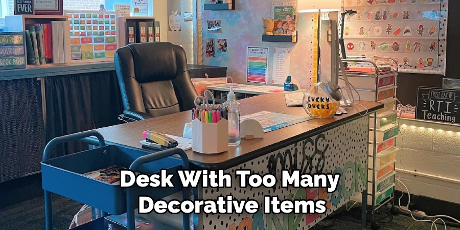 Desk With Too Many
Decorative Items