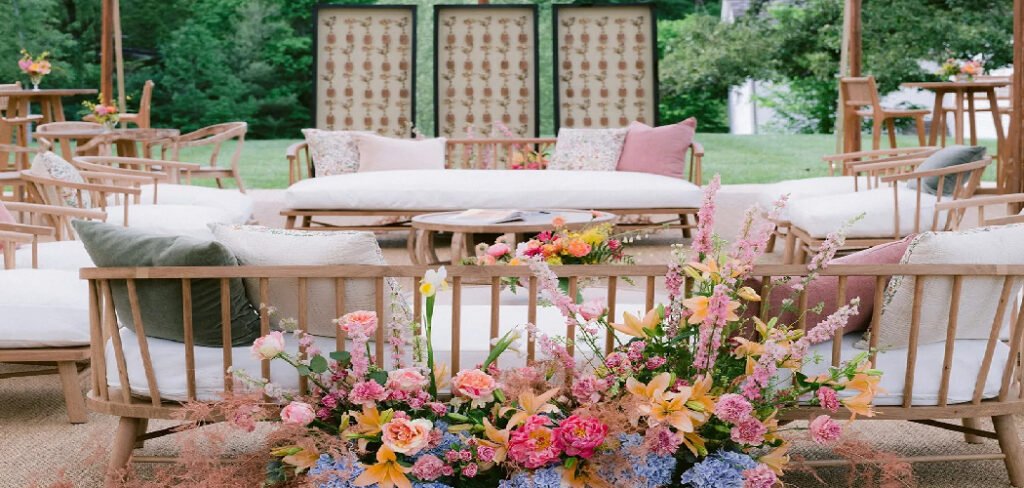 How to Decorate Chairs Without Chair Covers