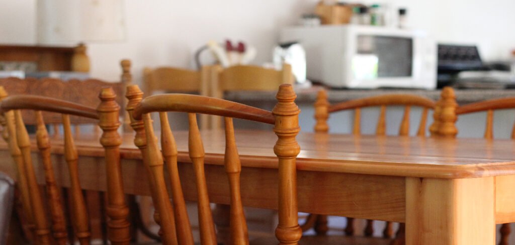 How to Stain a Kitchen Table