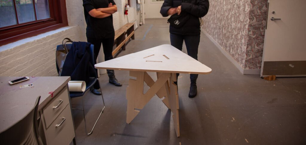 How to Arrange Triangle Desks