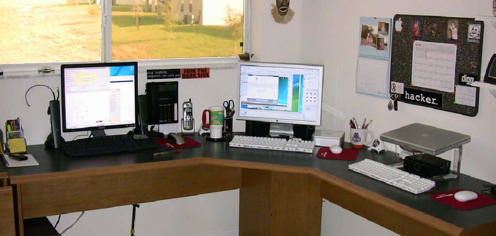 How to Make a Corner Desk With Two Desks