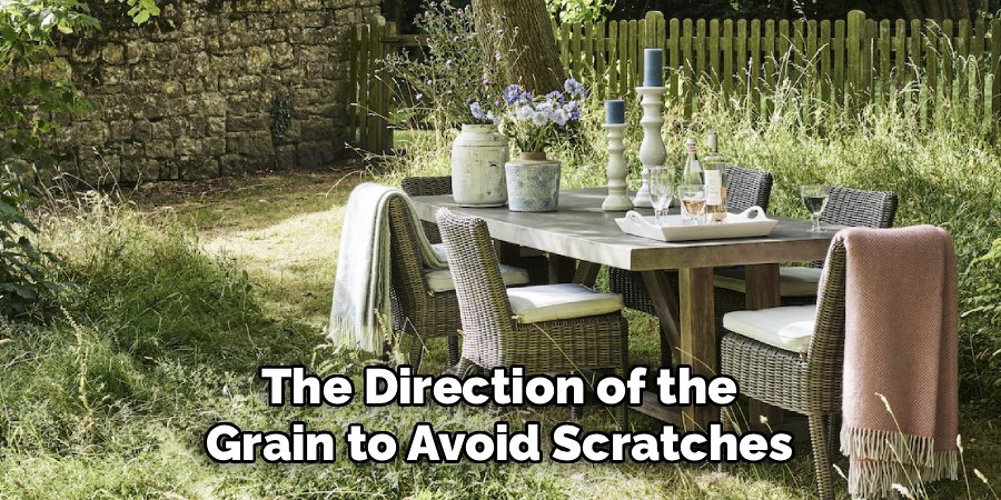 The Direction of the Grain to Avoid Scratches