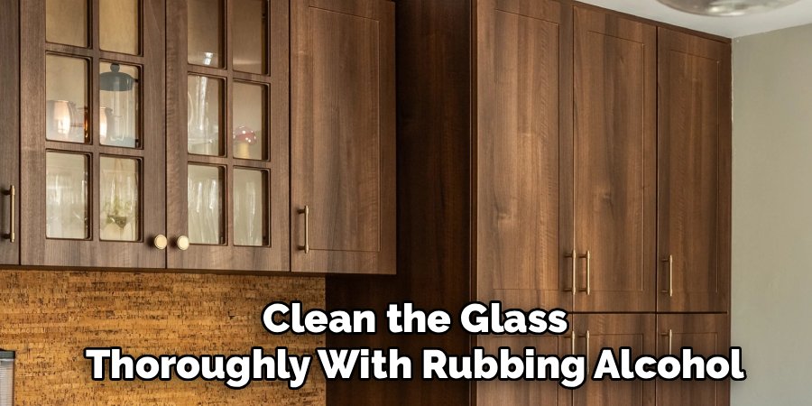 Clean the Glass Thoroughly With Rubbing Alcohol