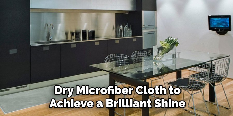 Dry Microfiber Cloth to Achieve a Brilliant Shine