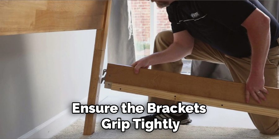 Ensure the Brackets 
Grip Tightly