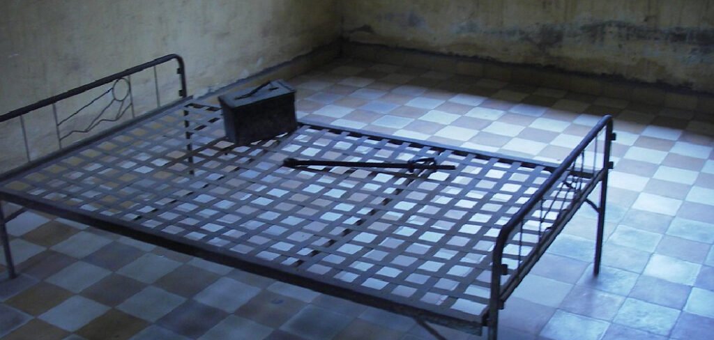 How to Cover Metal Bed Frame