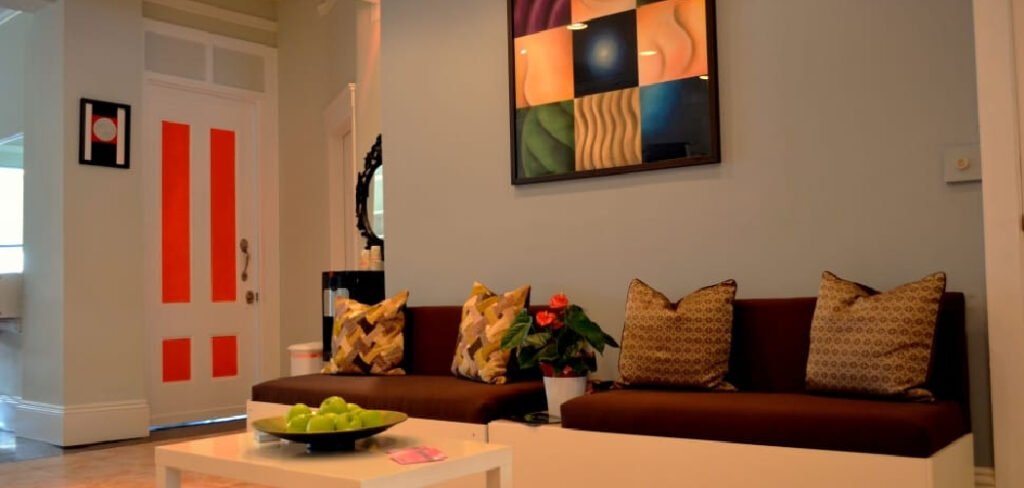 How to Decorate Ottoman Coffee Table