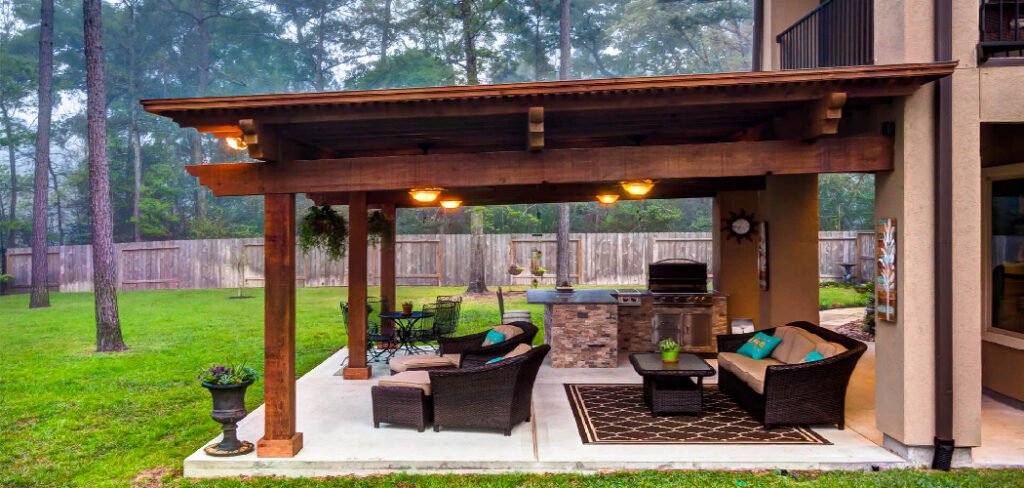 How to Finish Redwood Outdoor Furniture