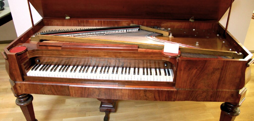 How to Make a Piano Table