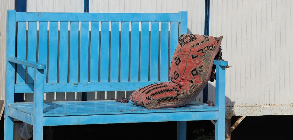 How to Paint a Bench Shabby Chic