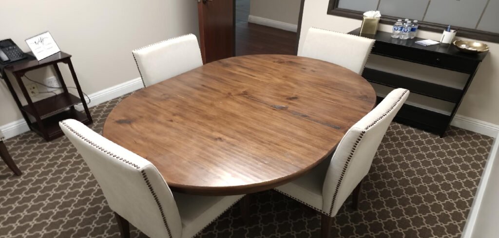 How to Set an Oval Dining Table