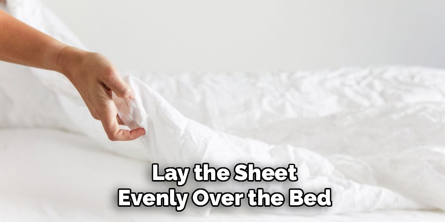 Lay the Sheet
Evenly Over the Bed