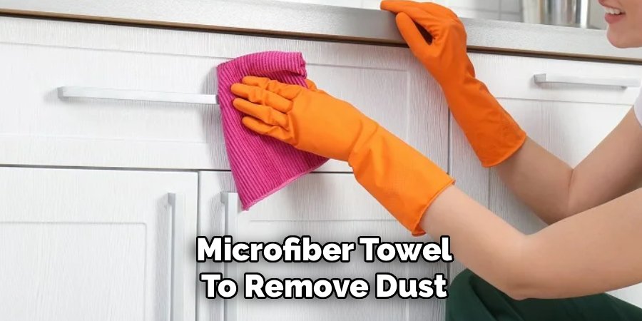Microfiber Towel
To Remove Dust