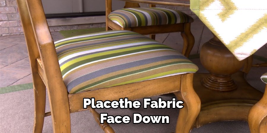 Placethe Fabric 
Face Down
