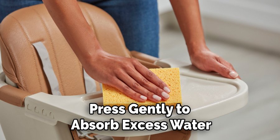 Press Gently to
Absorb Excess Water
